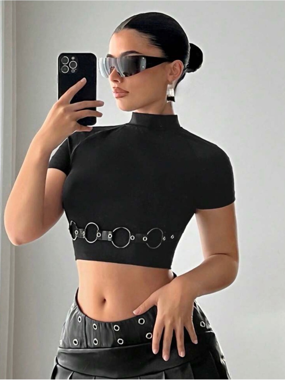 SHEIN Black Short-Sleeve Crop Top with Ring Waist Detail